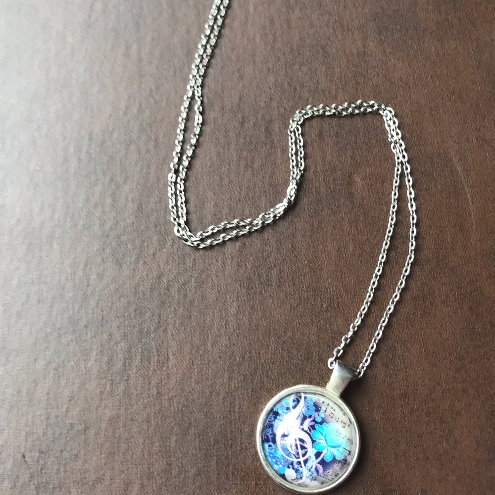 Music note necklace